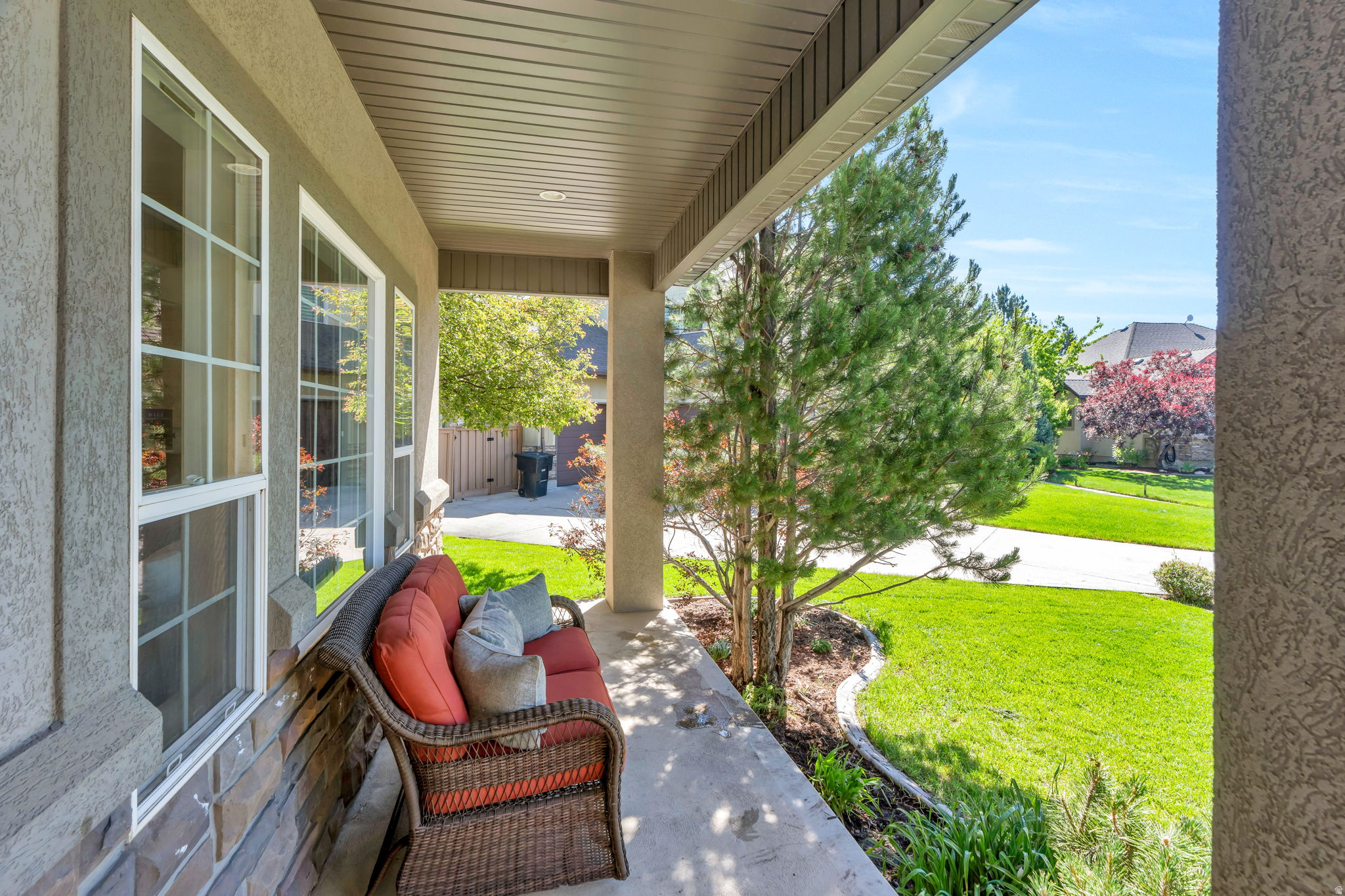 782 S SHADOW ROCK CIR