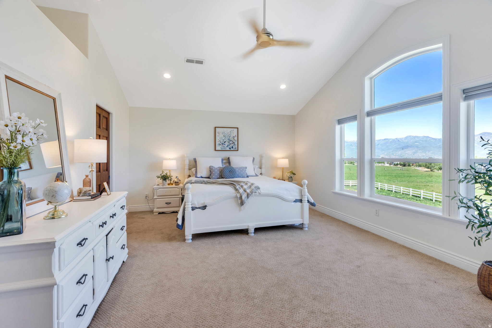 782 S SHADOW ROCK CIR