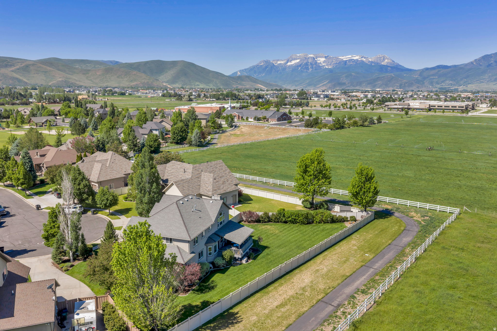 782 S SHADOW ROCK CIR
