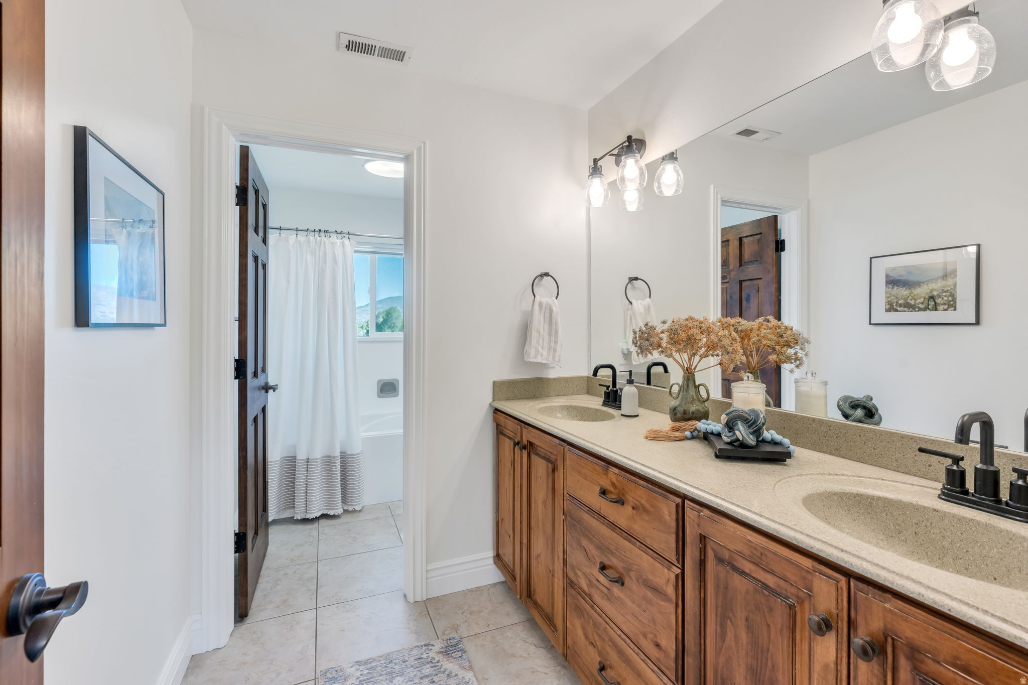 782 S SHADOW ROCK CIR