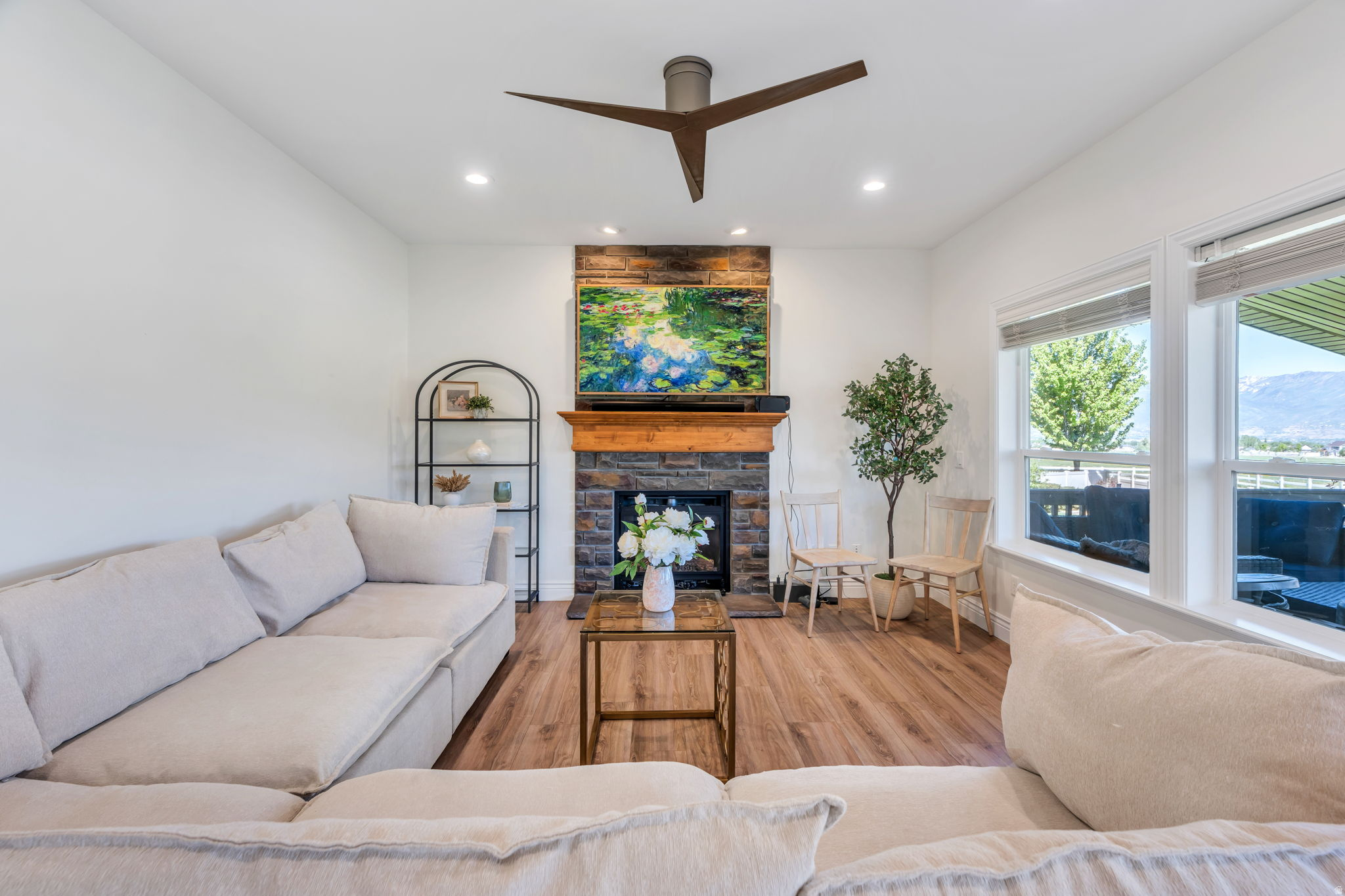 782 S SHADOW ROCK CIR