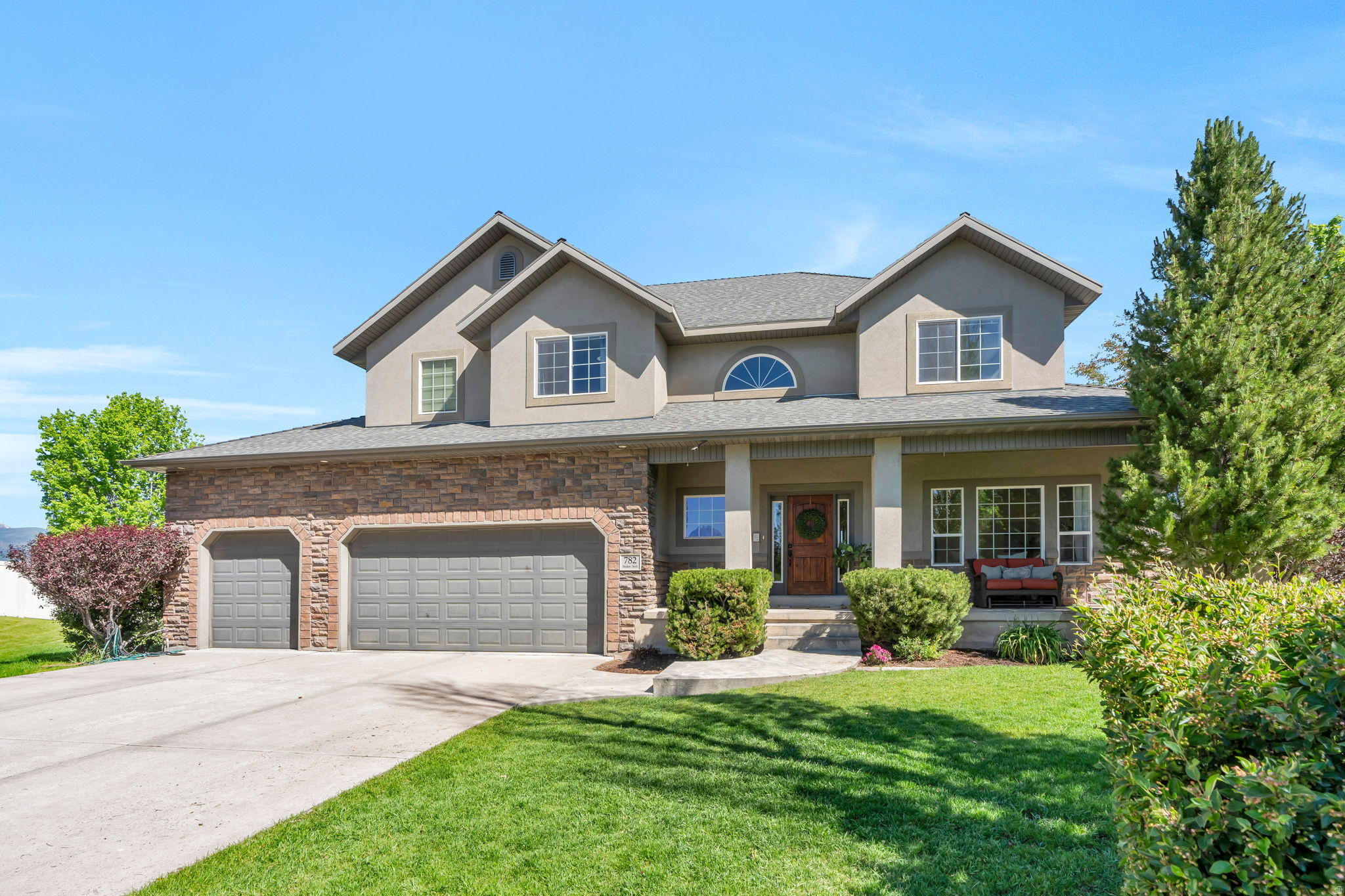 782 S SHADOW ROCK CIR