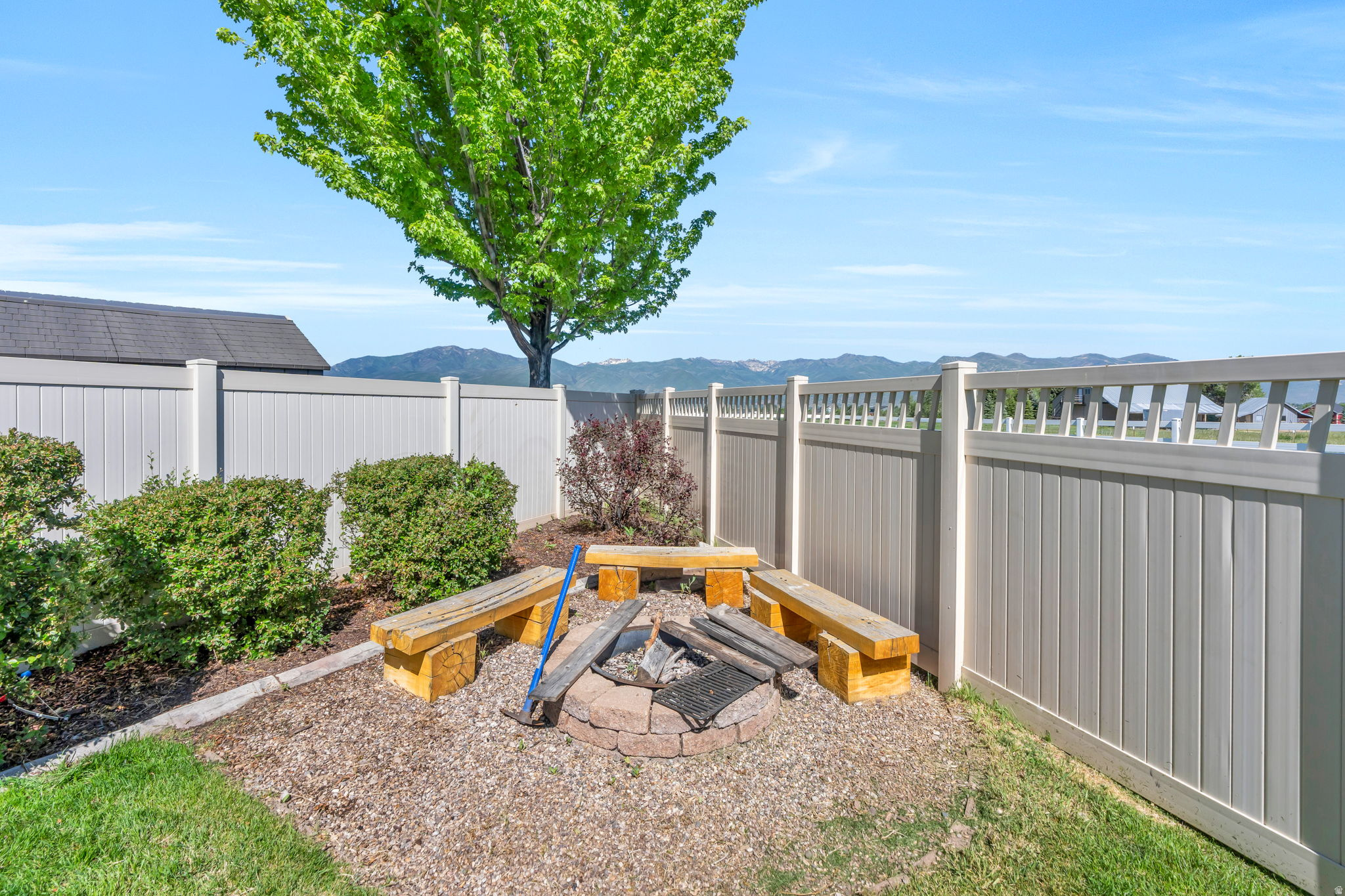 782 S SHADOW ROCK CIR