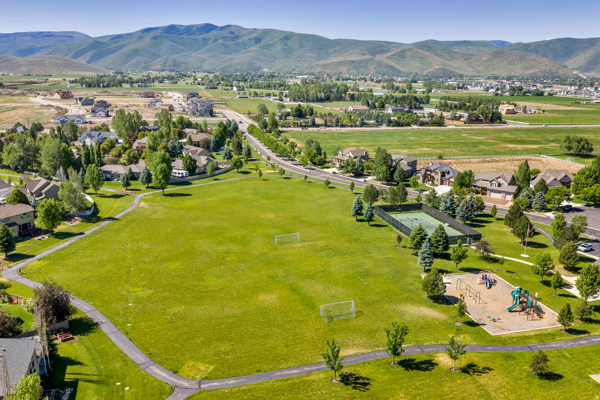 782 S SHADOW ROCK CIR