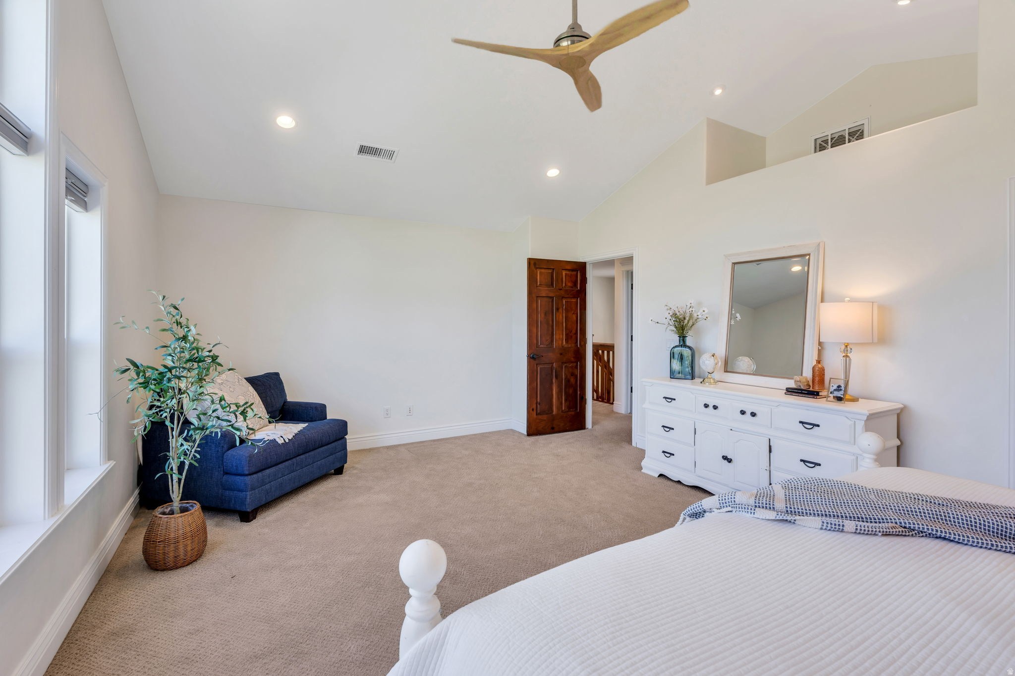 782 S SHADOW ROCK CIR