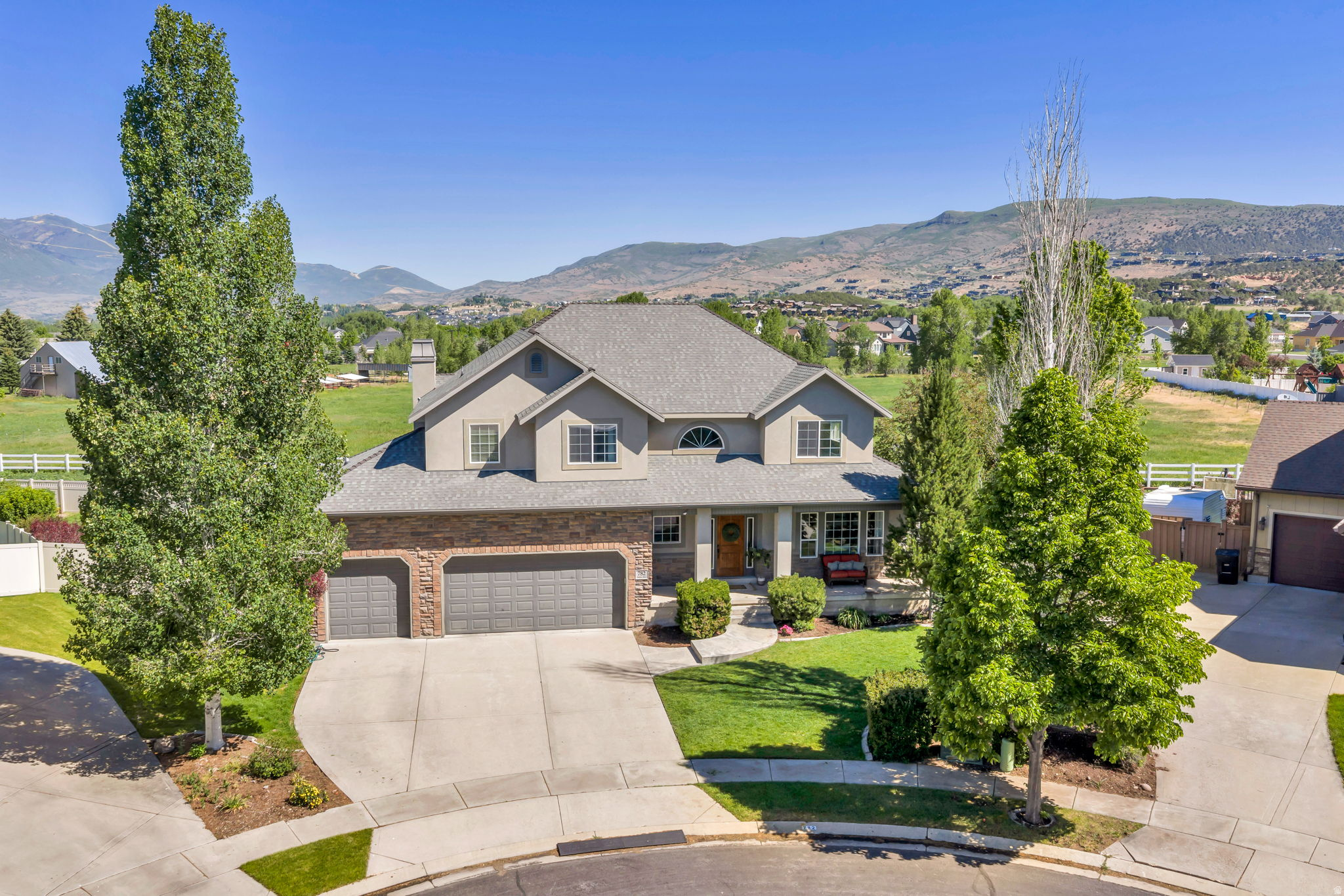782 S SHADOW ROCK CIR