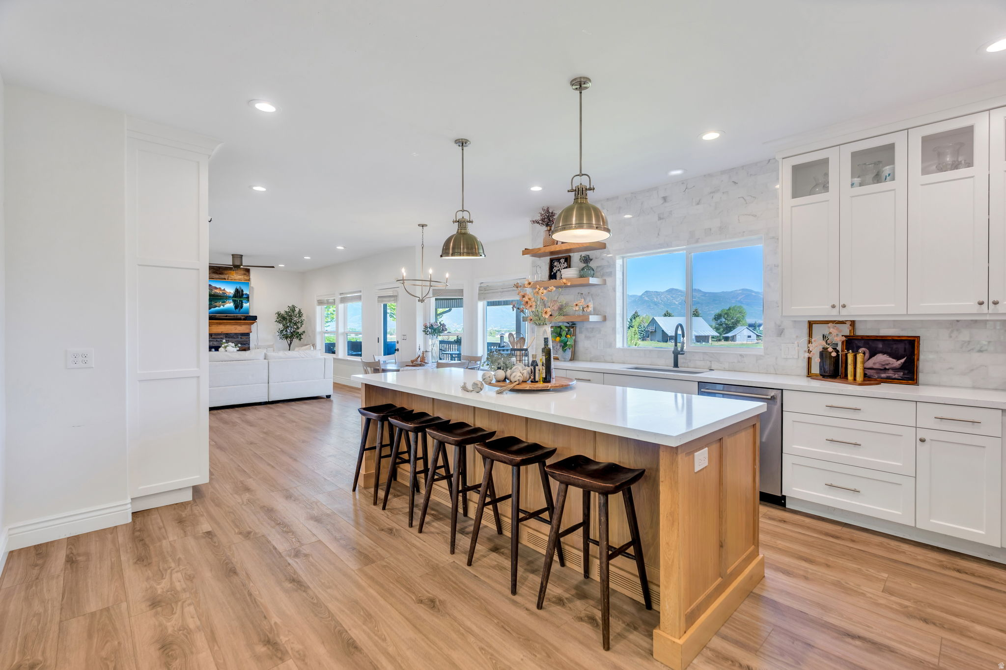 782 S SHADOW ROCK CIR