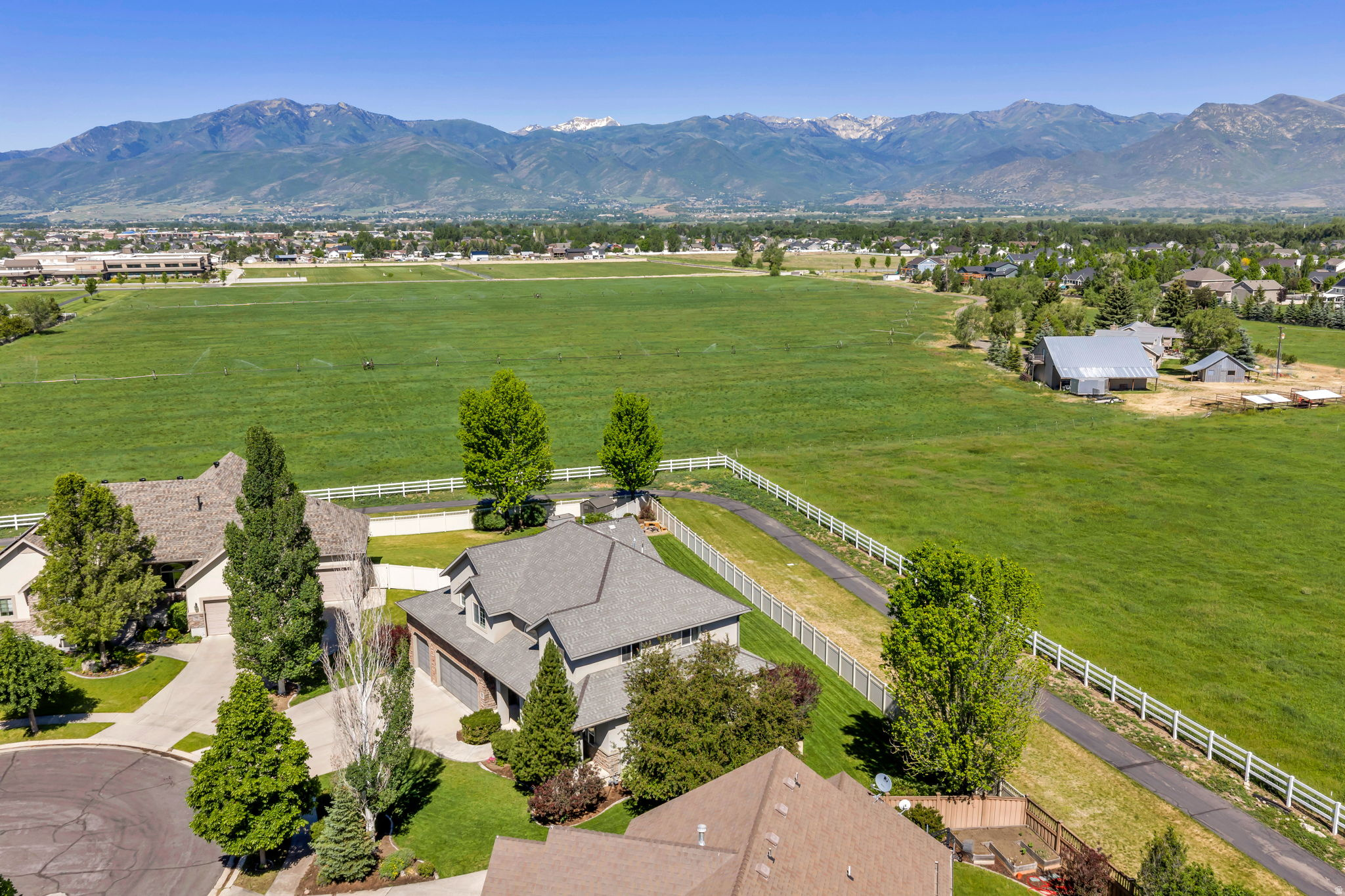 782 S SHADOW ROCK CIR