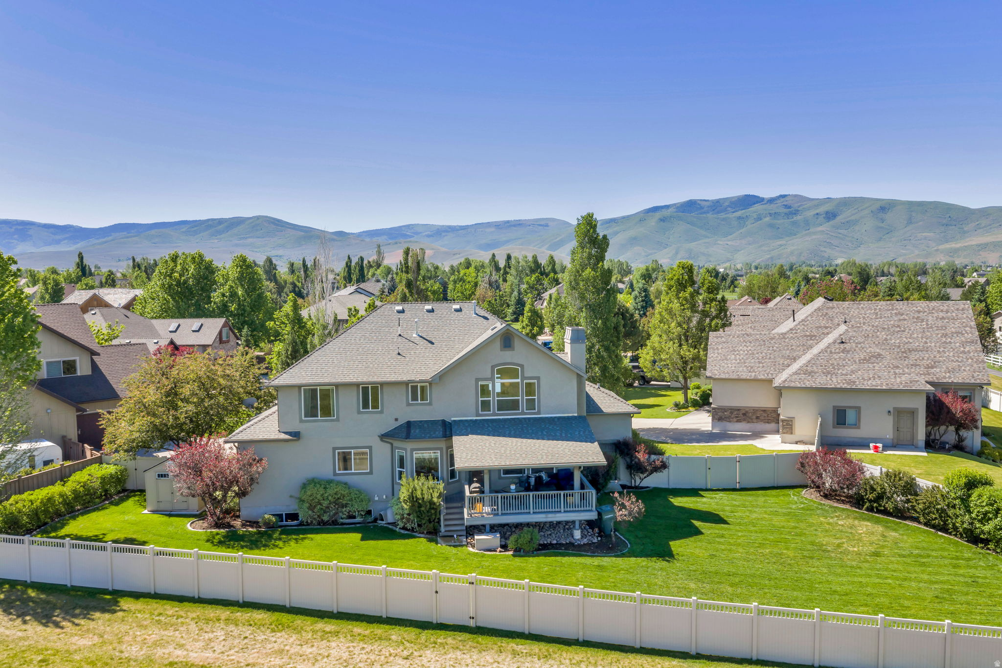 782 S SHADOW ROCK CIR
