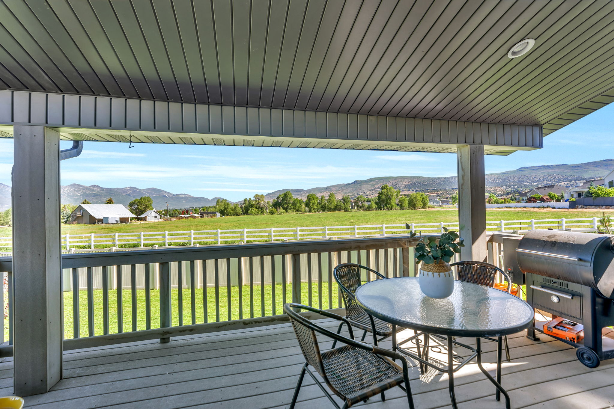 782 S SHADOW ROCK CIR