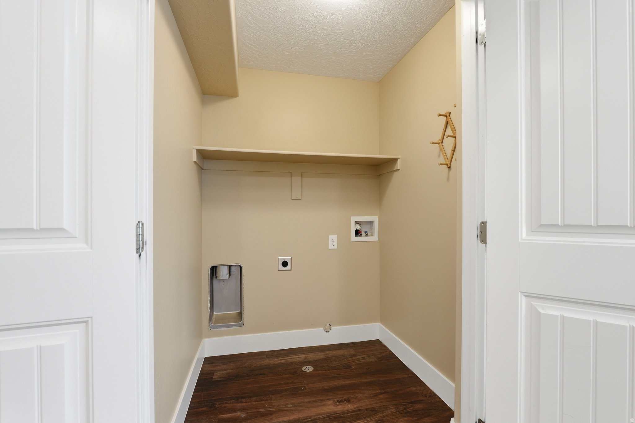2504 S COLT DR