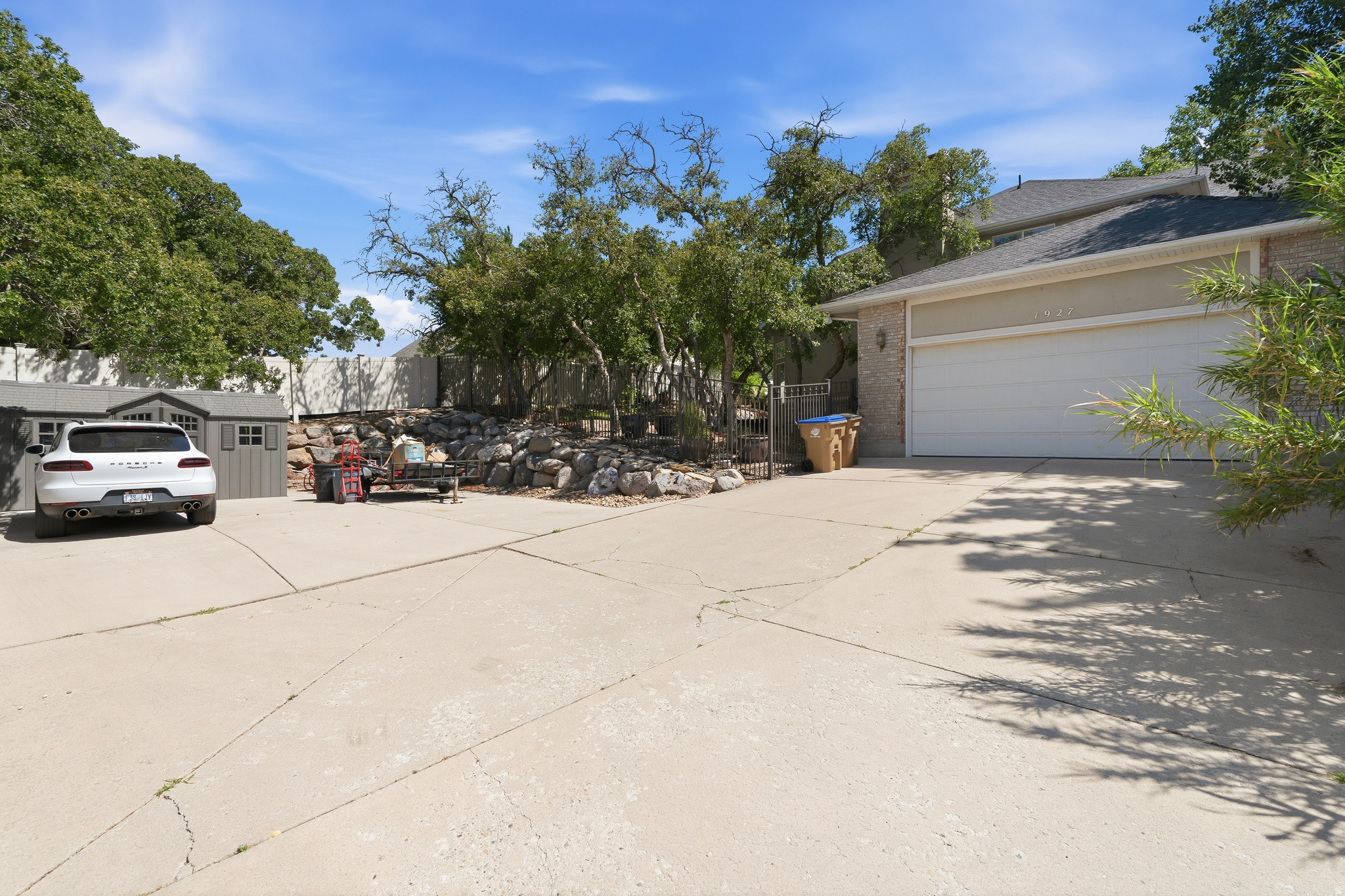 1927 E BEAR CREEK DR