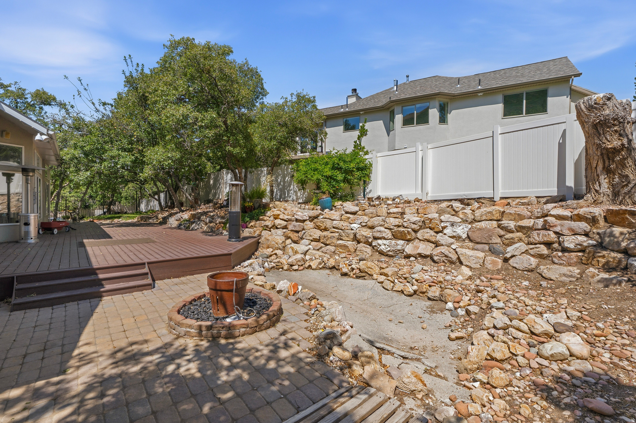 1927 E BEAR CREEK DR