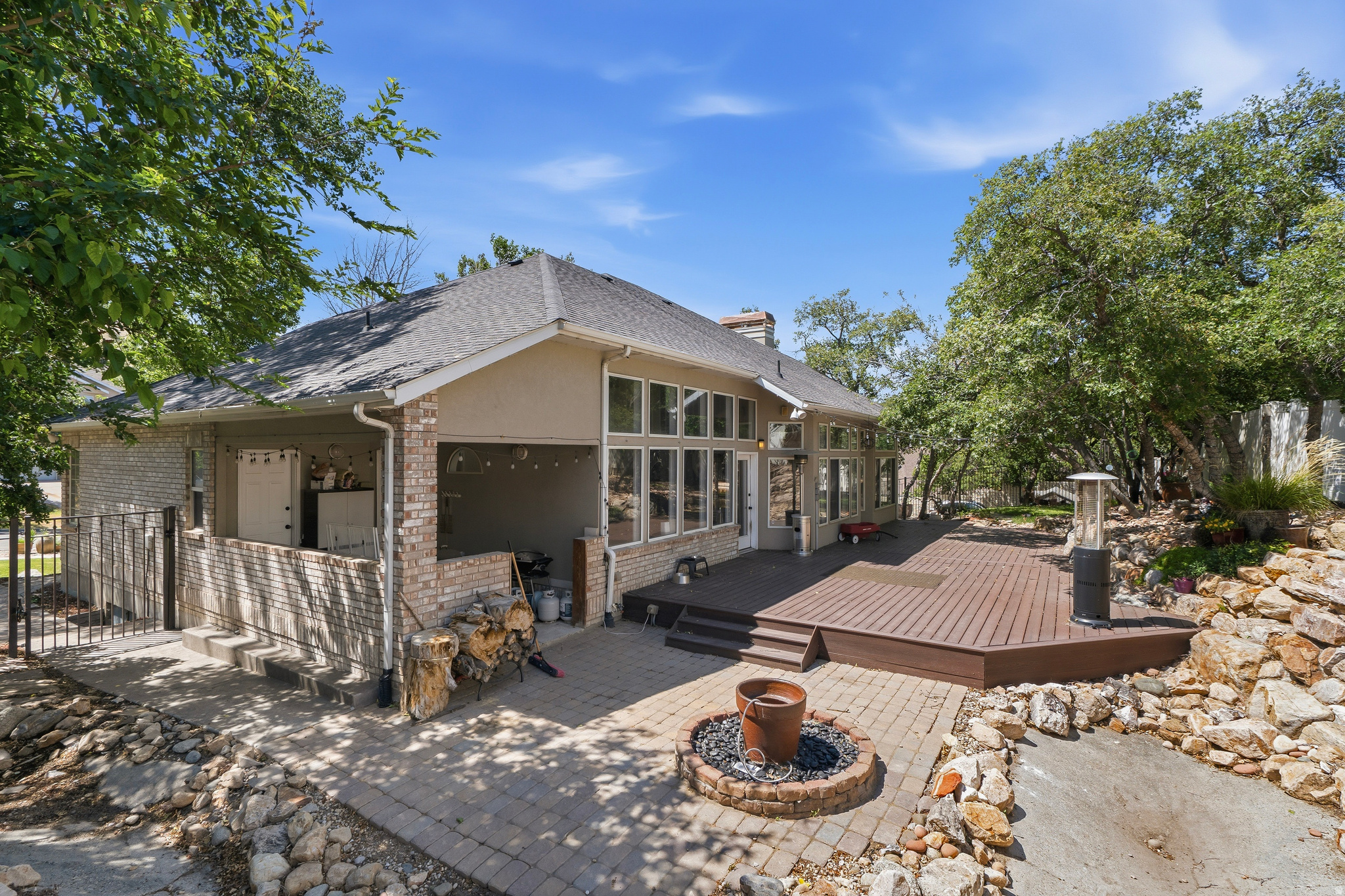 1927 E BEAR CREEK DR