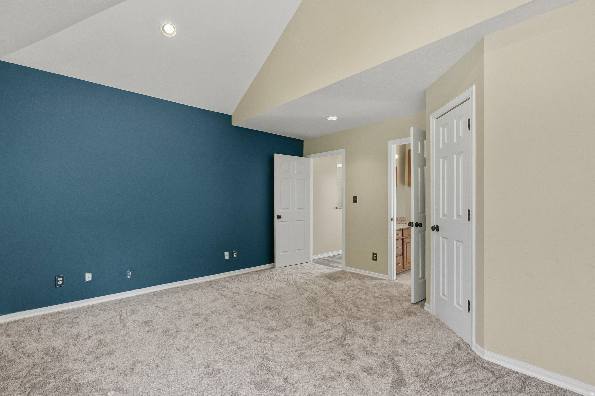 1927 E BEAR CREEK DR