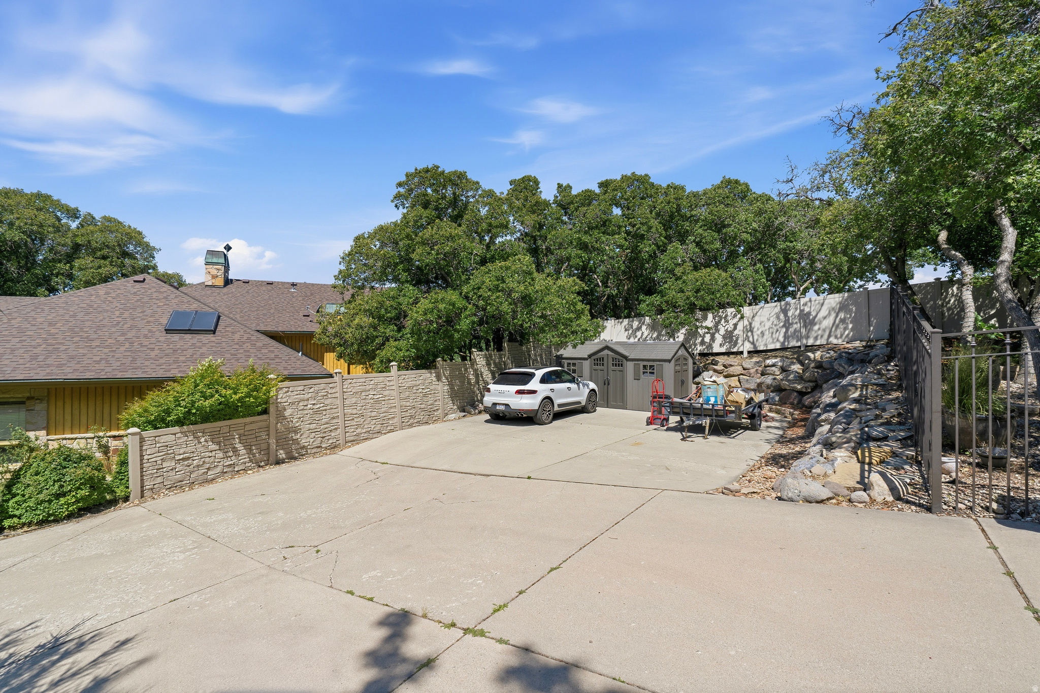 1927 E BEAR CREEK DR