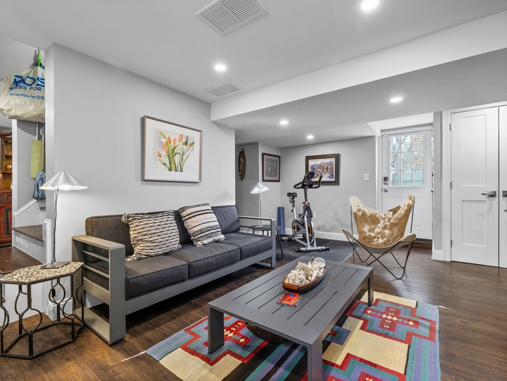 19 Cold Spring Road