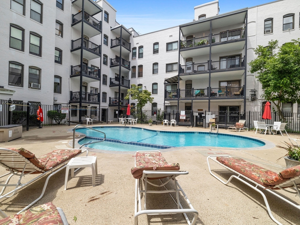 1486 Commonwealth Ave # 4