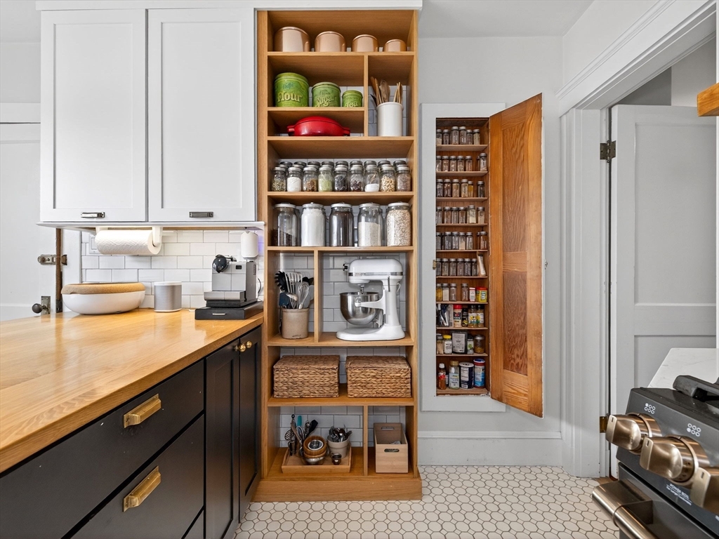 18 Saint Rose St # 3