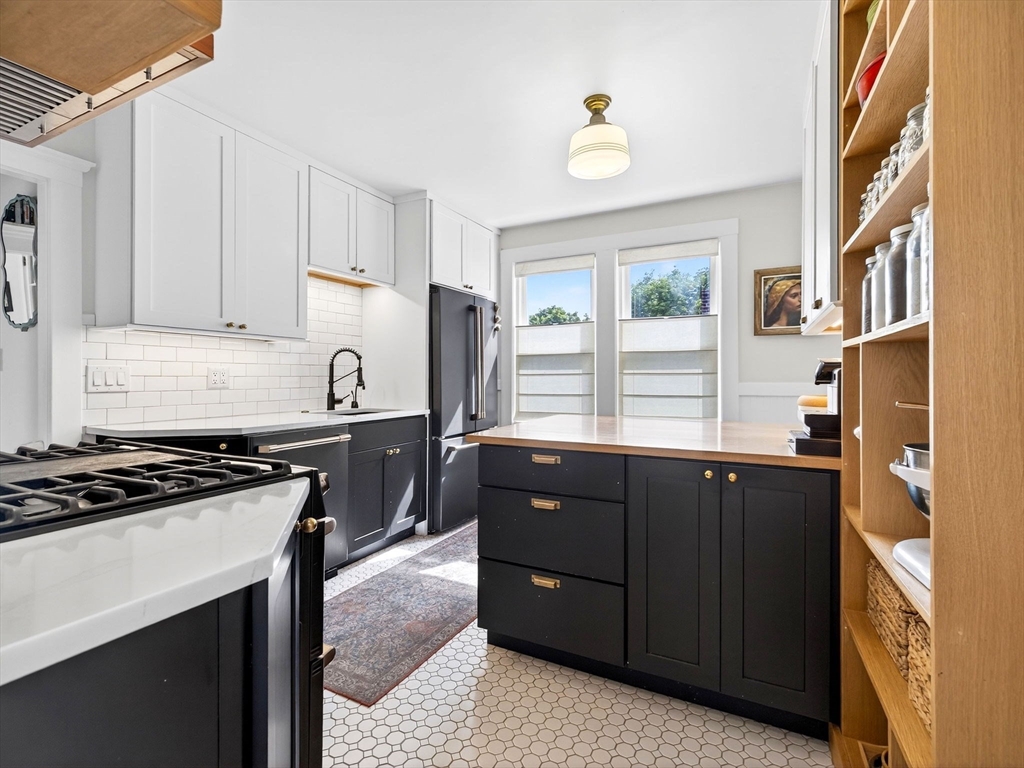 18 Saint Rose St # 3