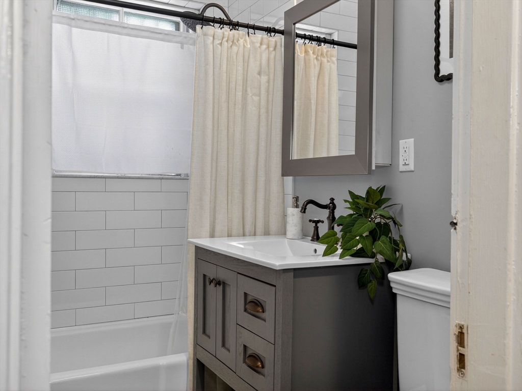 32 Robinwood Ave # 7