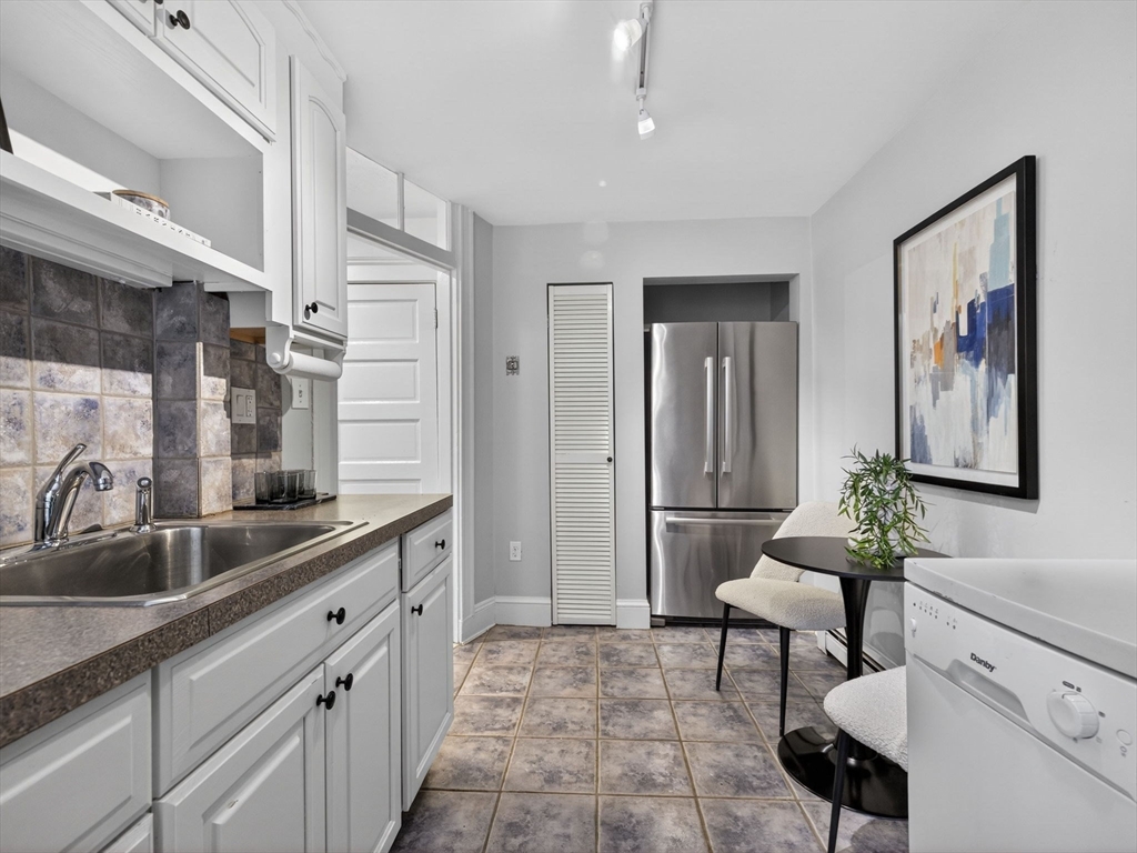 32 Robinwood Ave # 7