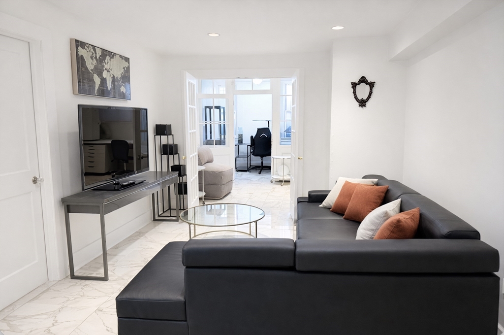 133 Commonwealth Ave # 1