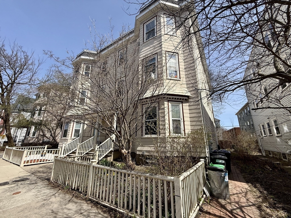 38 Goldsmith St # 3