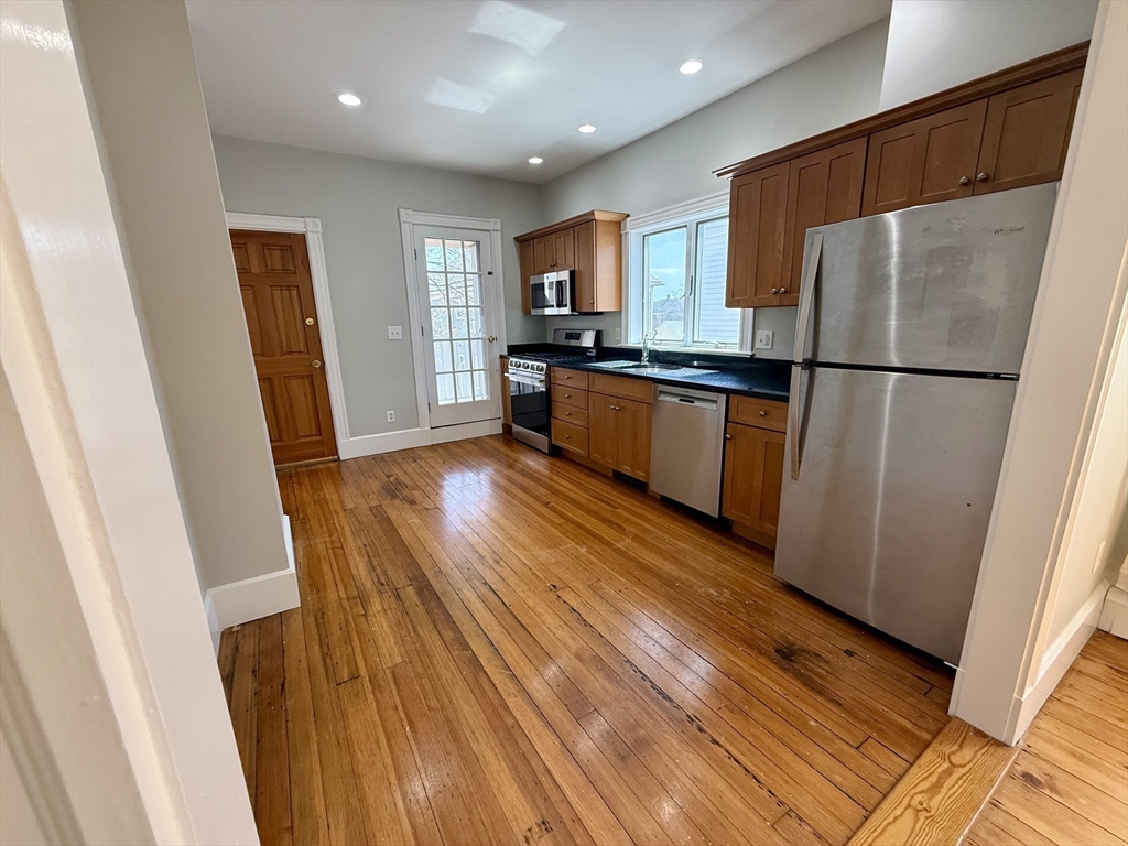 38 Goldsmith St # 3