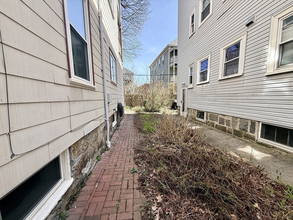 38 Goldsmith St # 3