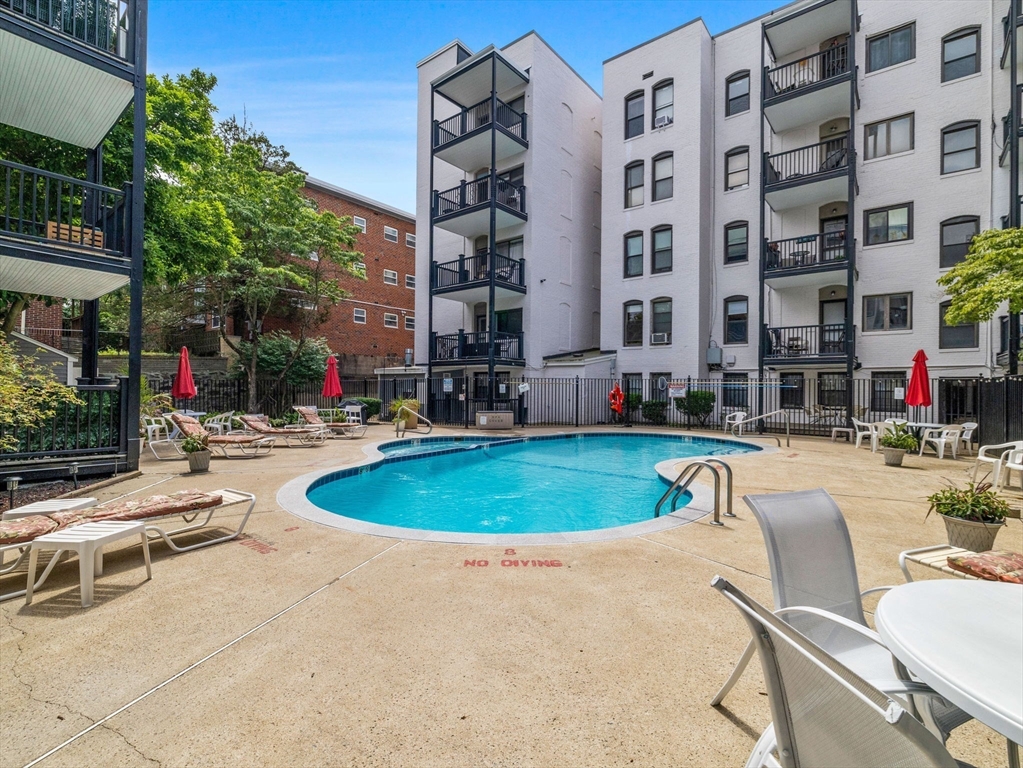 1486 Commonwealth Ave # 4