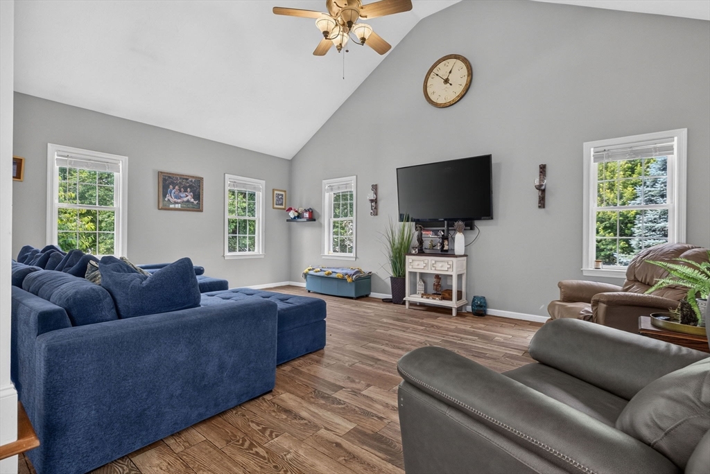 4 Kybren Cir