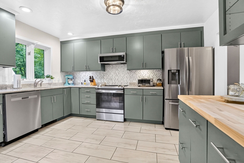 27 Walden Dr