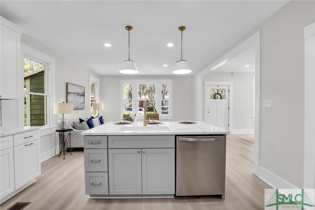 1112 E 49th Street