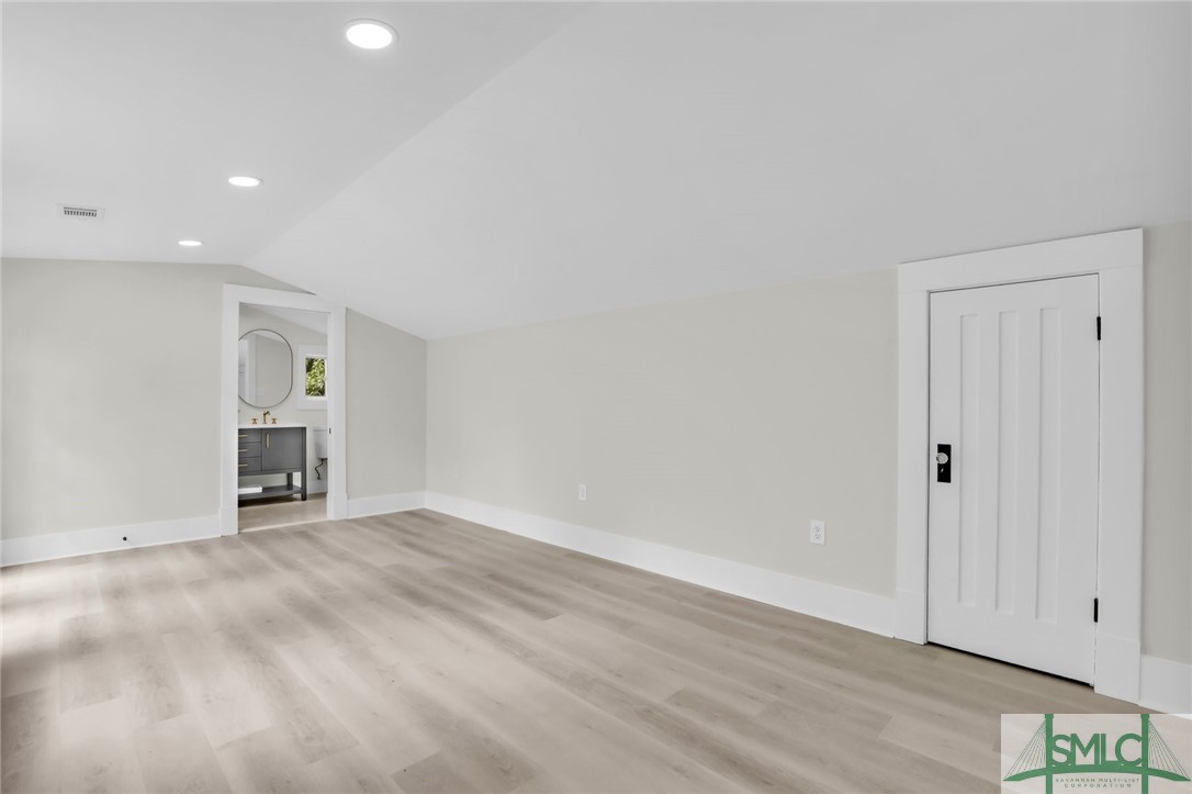1112 E 49th Street