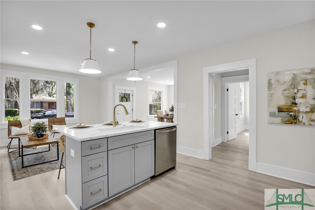 1112 E 49th Street