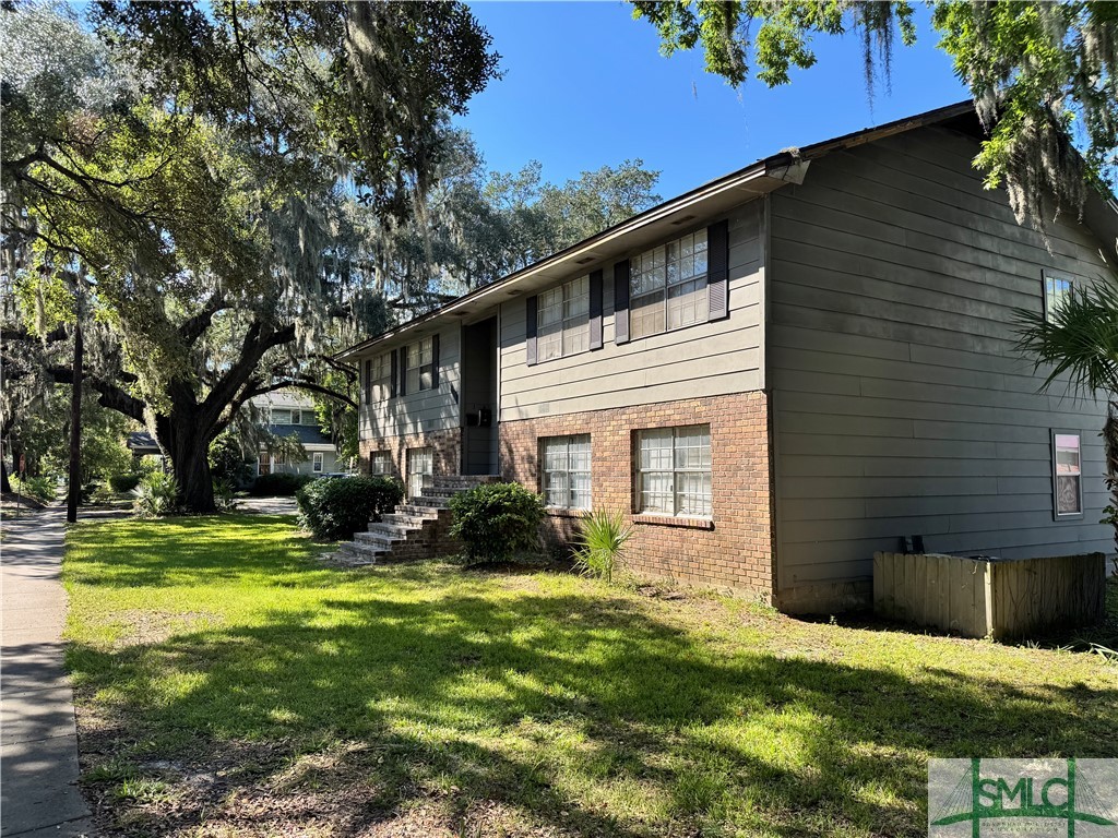 1202 E Victory Drive