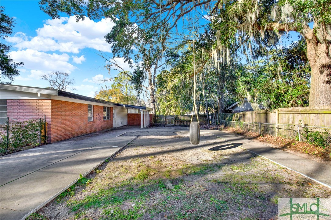 313 Willow Road