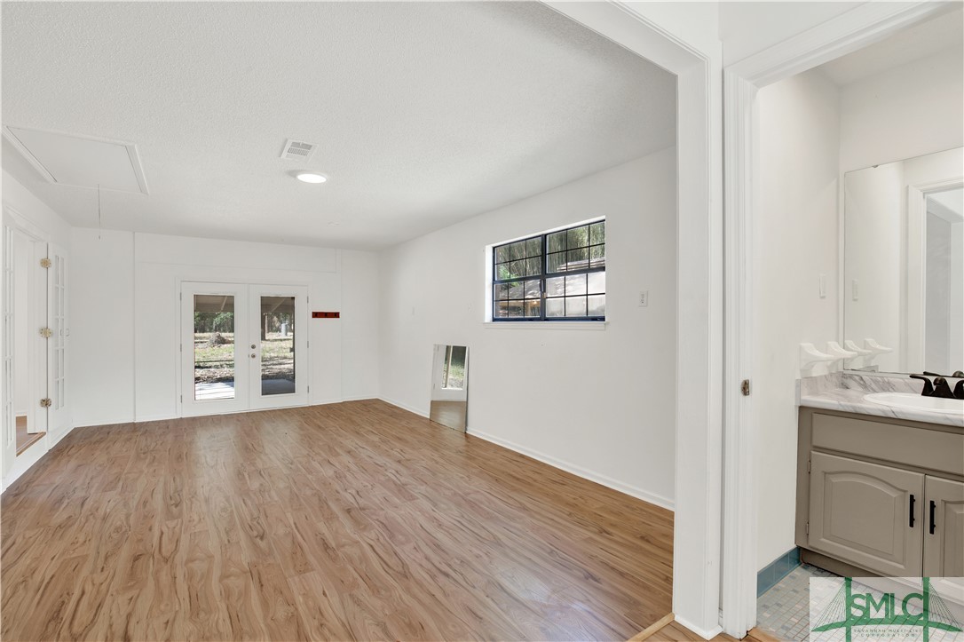 2463 Old Louisville Road