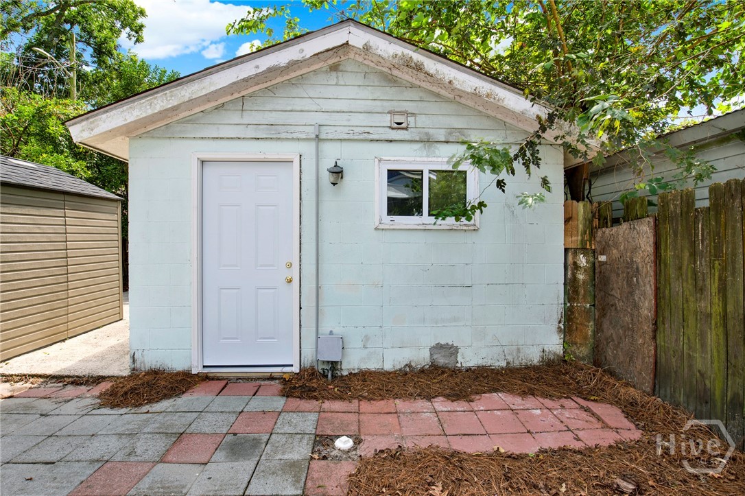 705 E 32nd
