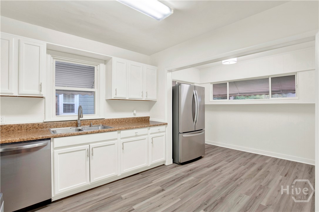 2305 E 40th