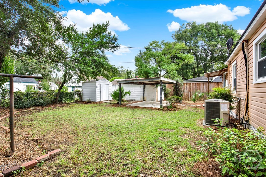 2305 E 40th