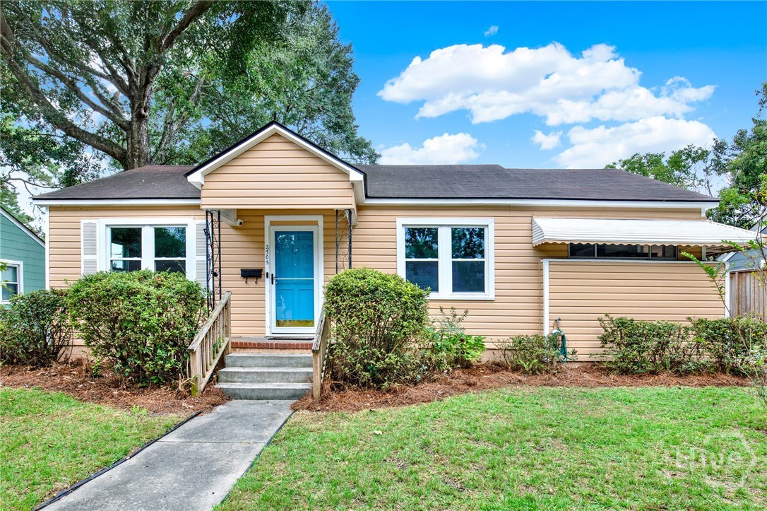 2305 E 40th