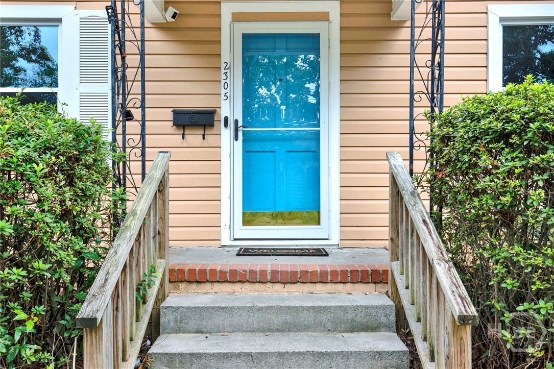 2305 E 40th