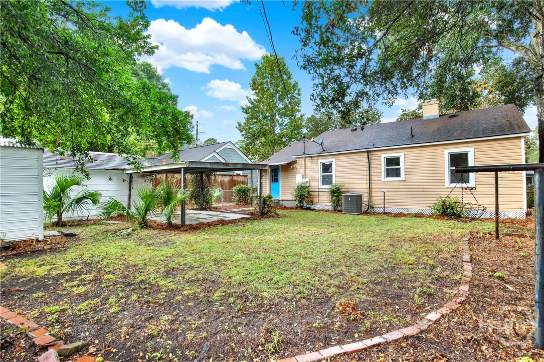 2305 E 40th