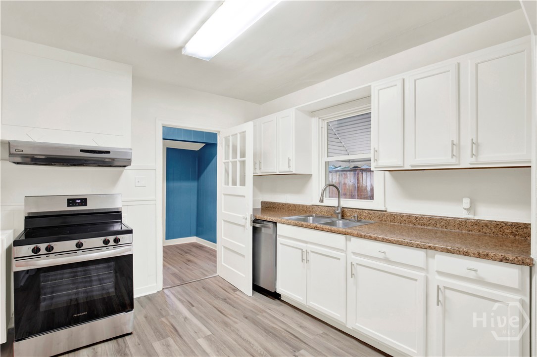 2305 E 40th