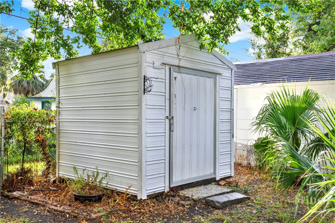 2305 E 40th