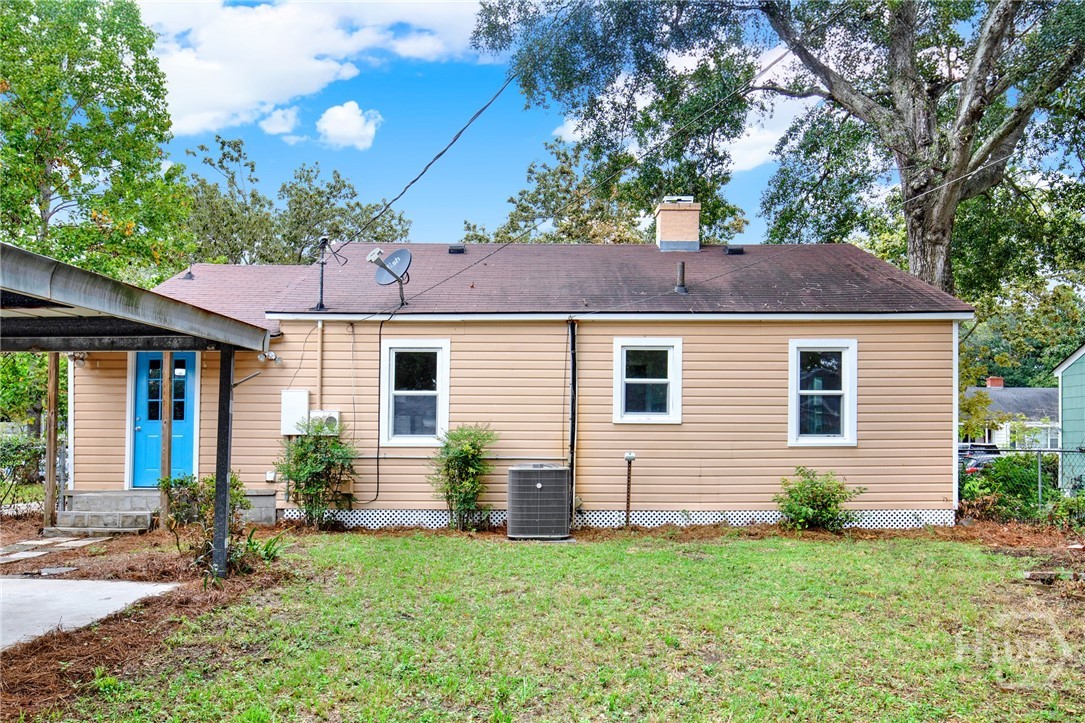 2305 E 40th