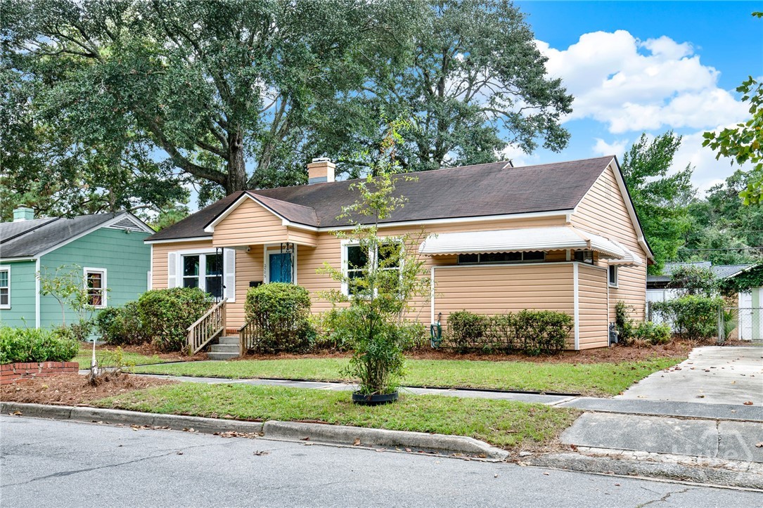 2305 E 40th