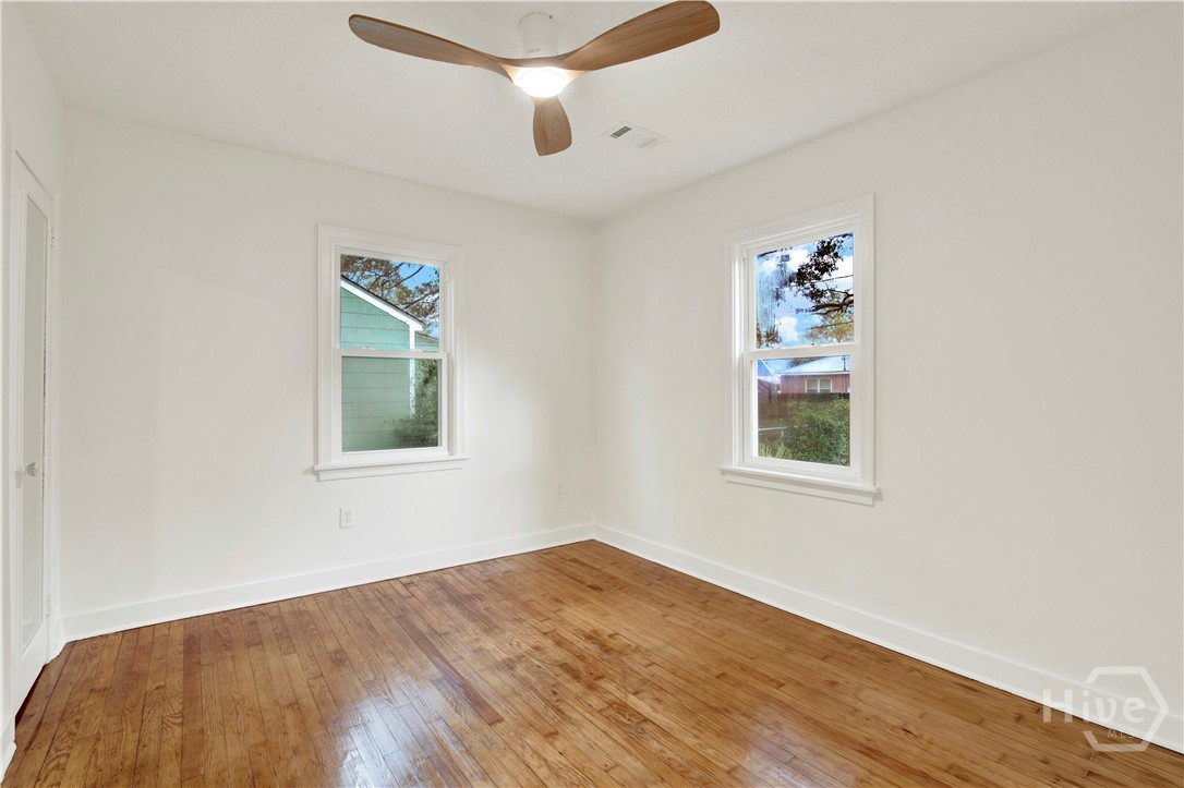 2305 E 40th